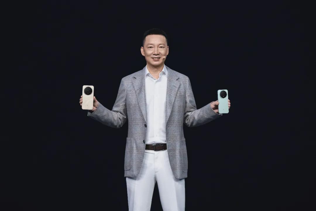 乐鱼-换帅一年,荣耀沦为 Others