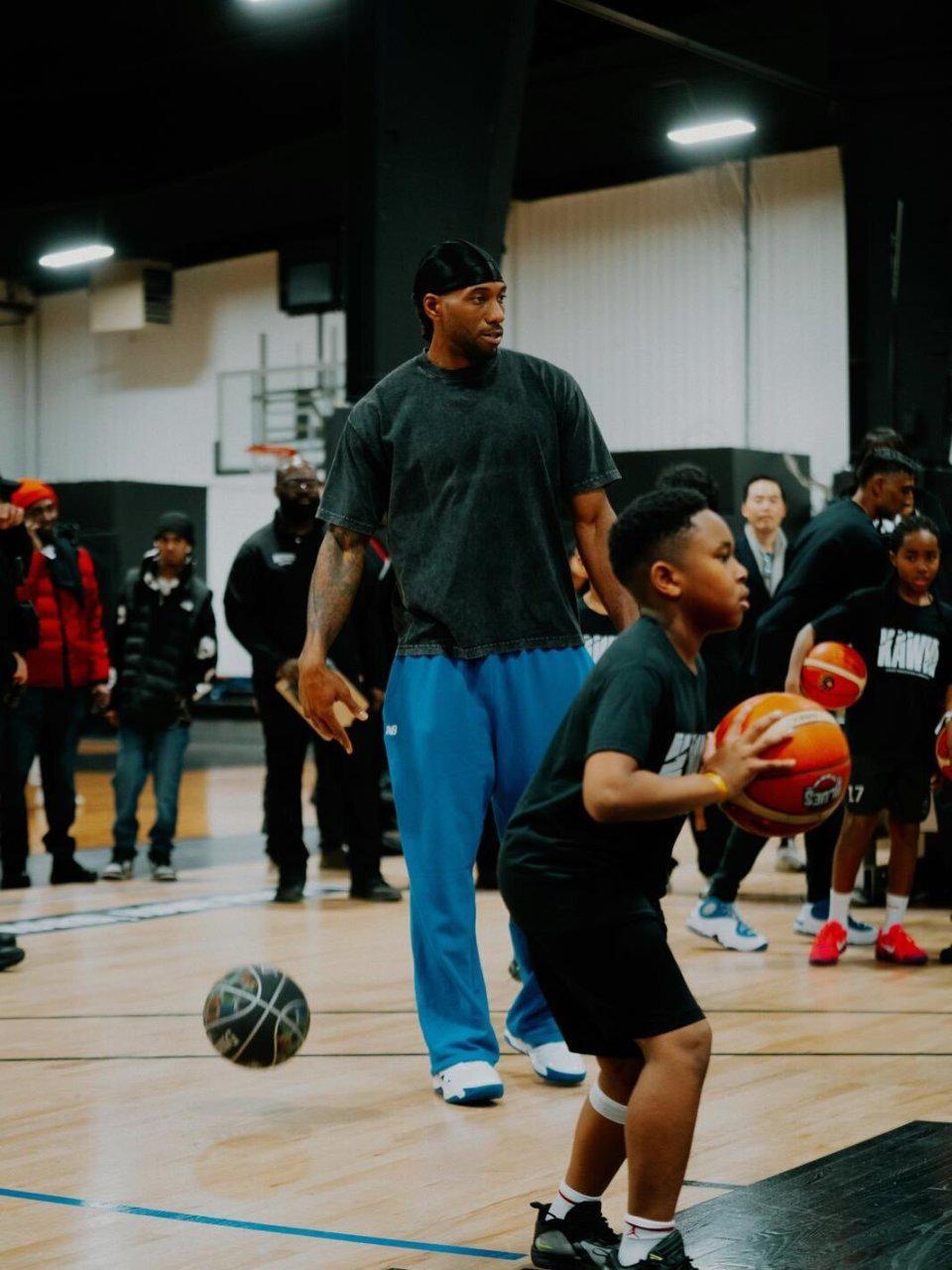 乐鱼体育官网-快船官宣小卡确诊左膝挫伤+炎症！至少缺两场比赛 离队前一幕曝光