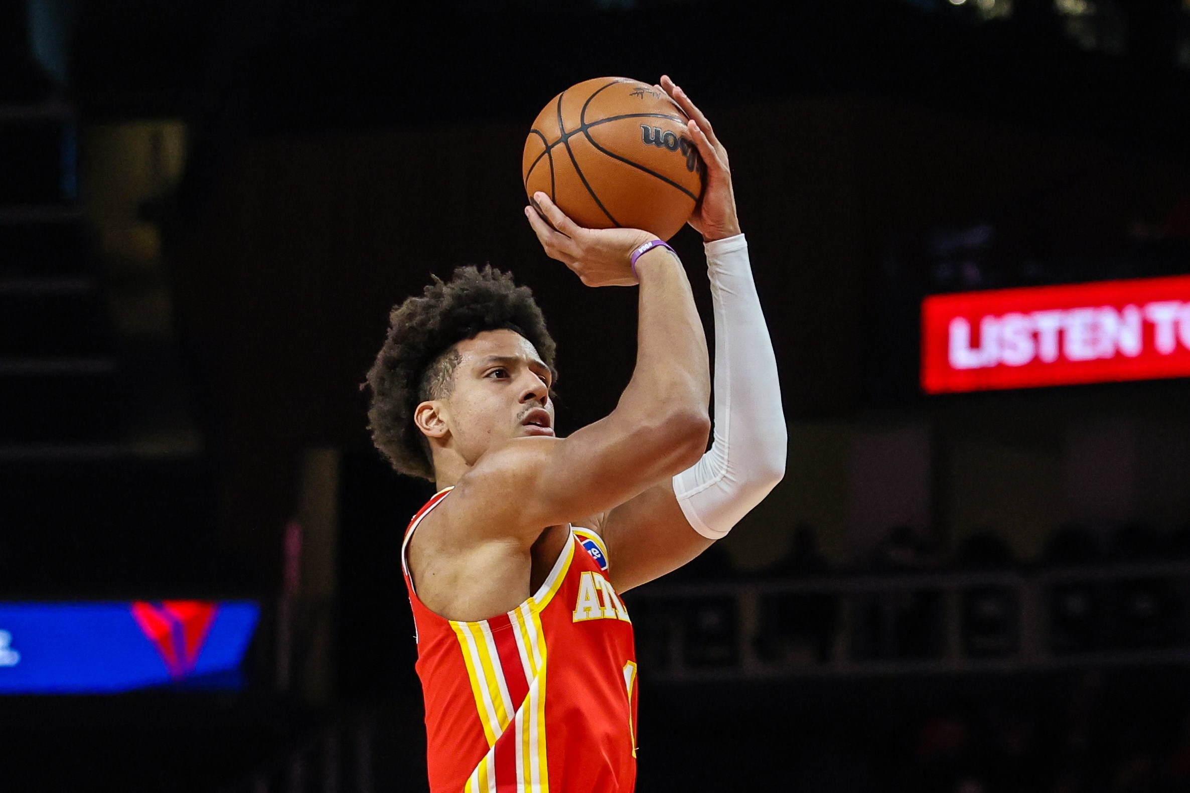 乐鱼-本赛季仅杰伦·约翰逊&amp;约基奇曾单场20+15+15 两人都2次做到