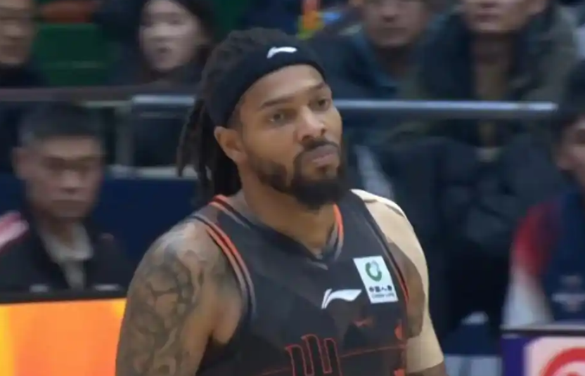 乐鱼体育官网-山东男篮神秘强援空降!保密封神+惊喜压哨,全力冲刺广州补赛!