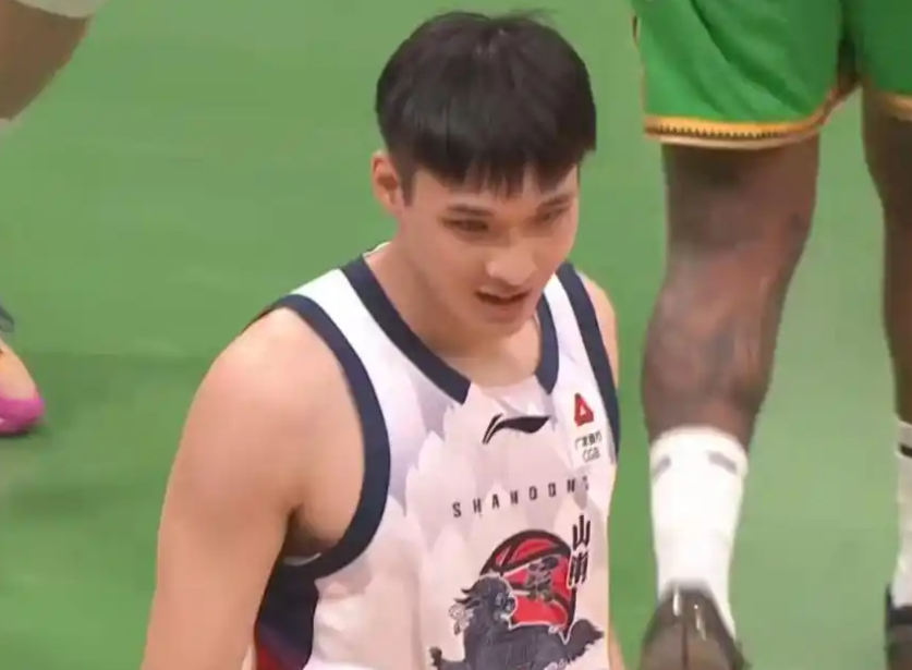 乐鱼体育官网-山东男篮神秘强援空降!保密封神+惊喜压哨,全力冲刺广州补赛!