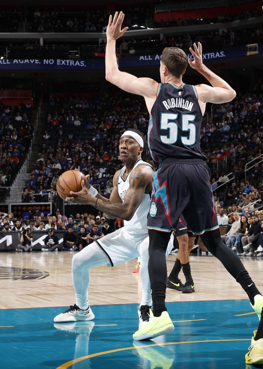 乐鱼电竞-杰伦35+10+7!老鹰逆转76人豪取6连胜 马克西31分受伤