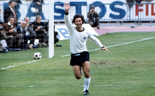 1621693660170029485.jpg 乐鱼体育官网-盖德·吉尼斯·穆勒③:28岁带着62场68球退出国家队